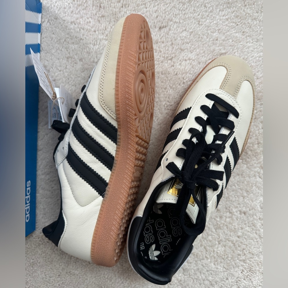 NEW with tags and box Adidas Cream And Black Leather Sambas